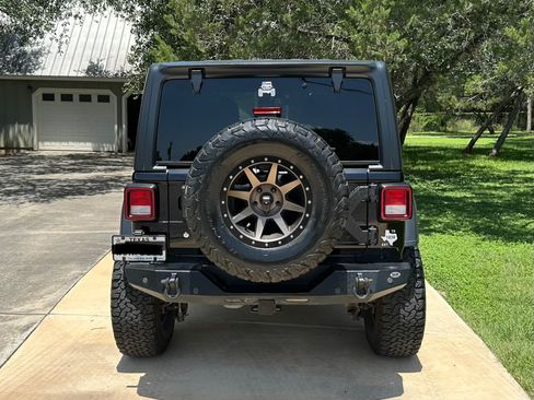 Used 2018 Jeep Wrangler Unlimited Sport S AWD/4WD image 8