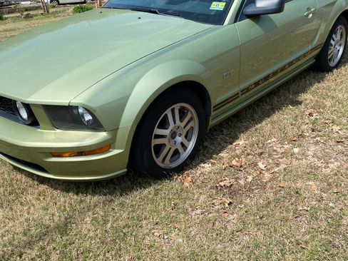 Used 2005 Ford Mustang GT Premium image 5