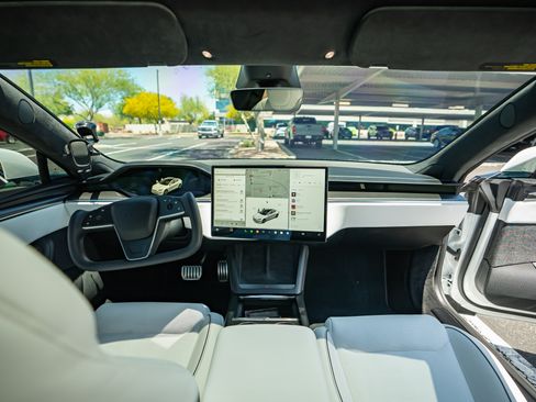 Used 2023 Tesla Model S Plaid image 11