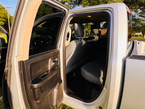 Used 2019 RAM 1500 Tradesman w/ Chrome Plus Package RWD image 10