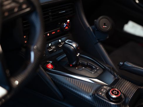 Used 2017 Nissan GT-R Premium AWD/4WD image 8