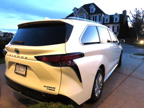 Used 2021 Toyota Sienna Platinum image 12
