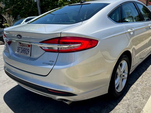Used 2018 Ford Fusion SE FWD image 12