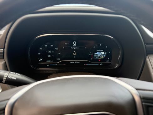 Used 2022 GMC Yukon SLT w/ SLT Premium Package image 8