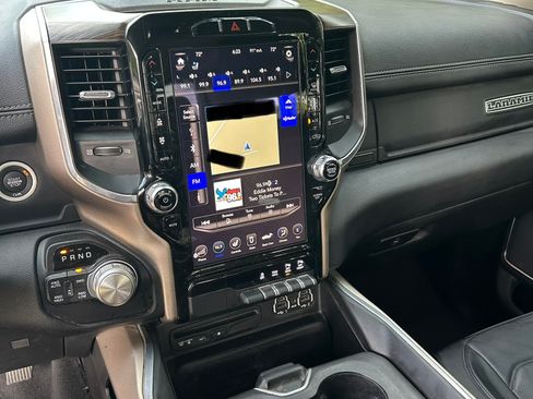 Used 2019 RAM 1500 Laramie AWD/4WD image 10