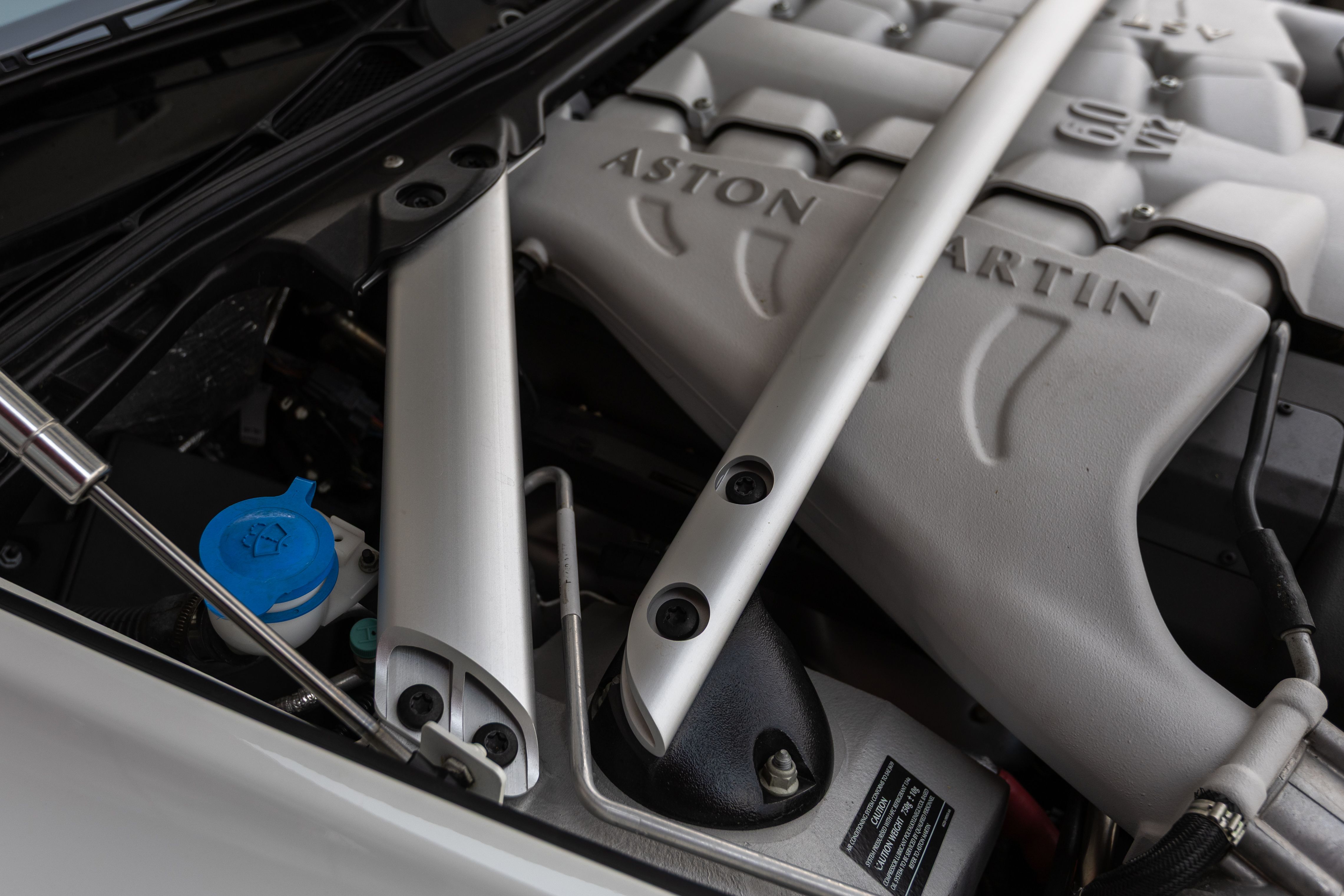 Used 2012 Aston Martin V12 Vantage Coupe RWD image 31