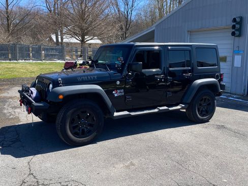 Used 2015 Jeep Wrangler Unlimited Sport image 4