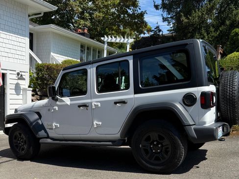 Used 2018 Jeep Wrangler Unlimited Sport AWD/4WD image 5