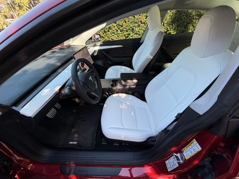 Used 2022 Tesla Model 3 Performance image 12
