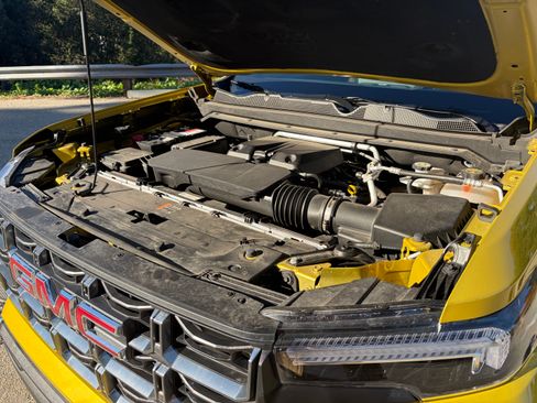 Used 2024 GMC Canyon AT4 w/ AT4 Premium Package image 14