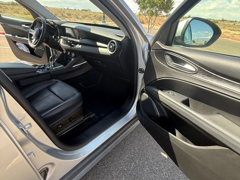 Used 2018 Alfa Romeo Stelvio AWD image 15