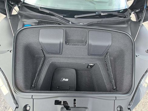 Used 2018 Audi R8 V10 w/ Carbon Exterior Package image 26