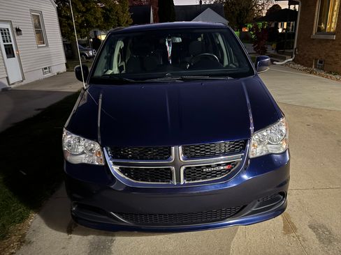 Used 2017 Dodge Grand Caravan SE image 1