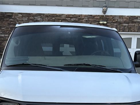 Used 2004 Chevrolet Express 3500 Extended Passenger image 5