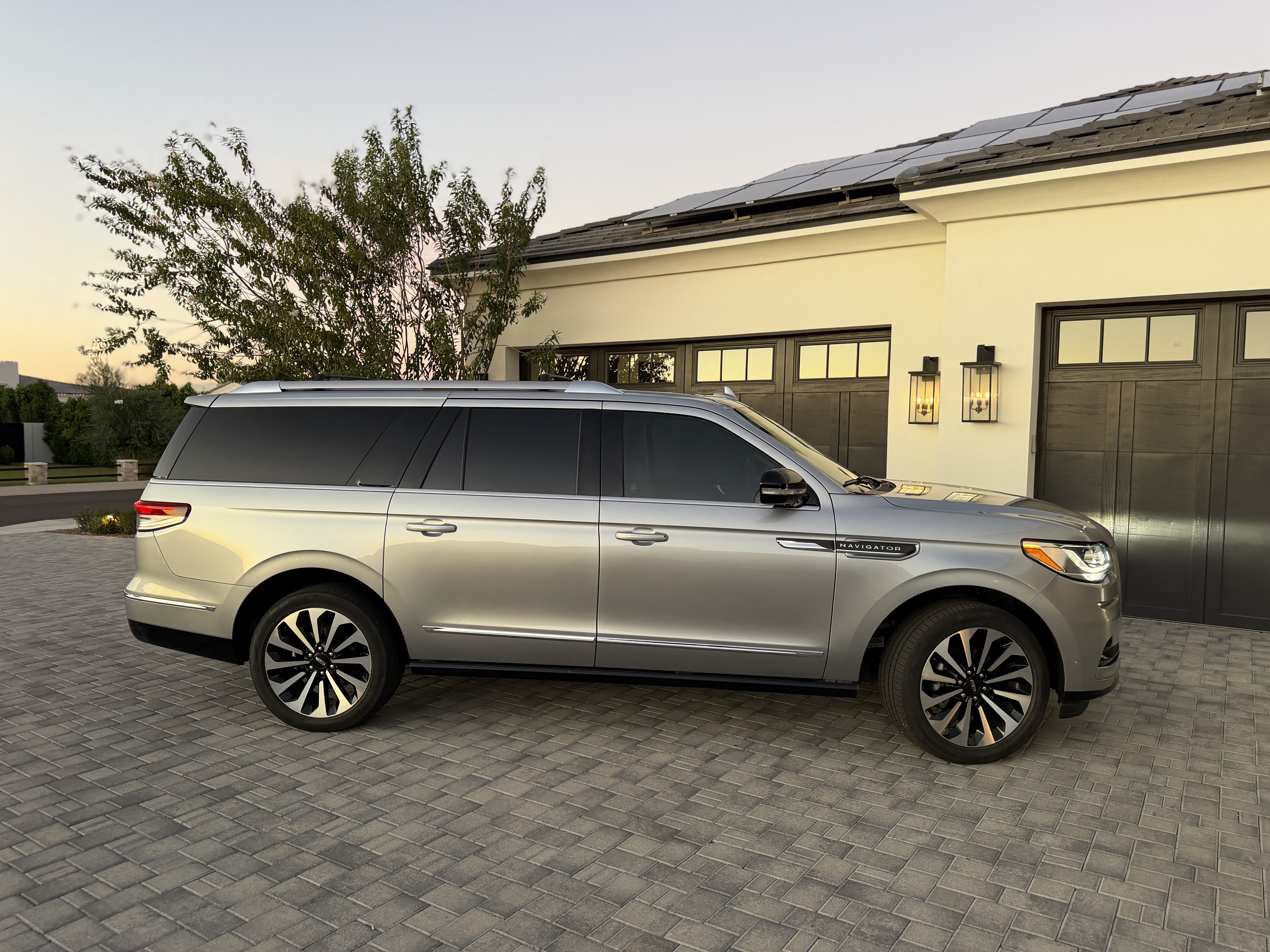 Used 2023 Lincoln Navigator L Reserve AWD/4WD image 4