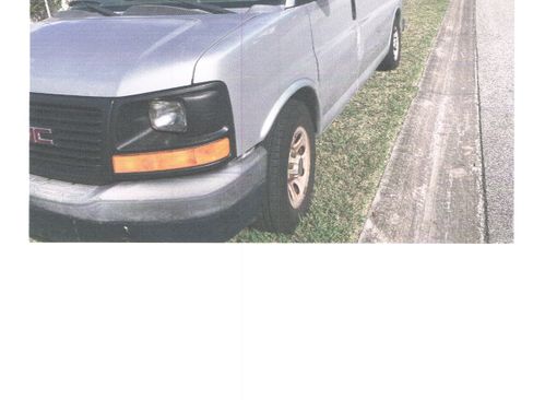 Used 2012 GMC Savana 1500 Van 3D image 2