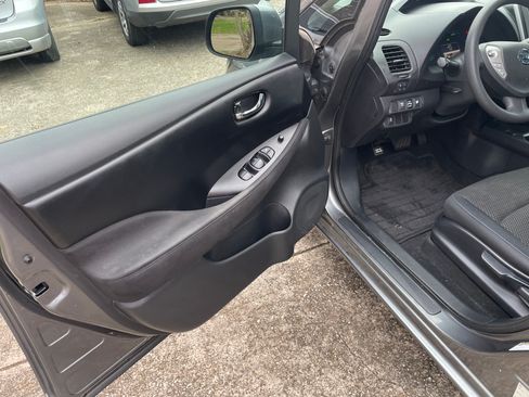 Used 2017 Nissan Leaf S image 12