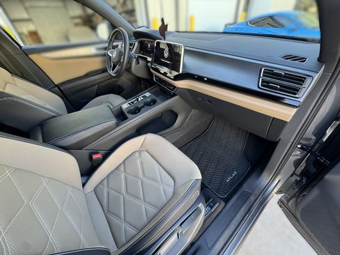 Used 2024 Volkswagen Atlas Cross Sport SE image 26