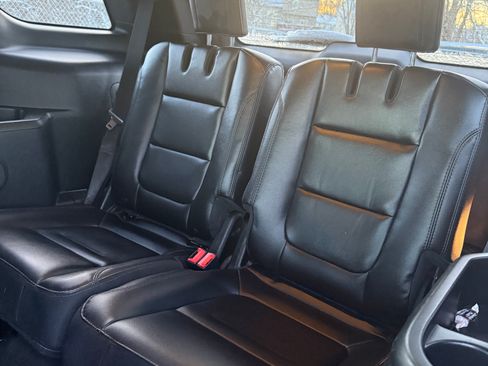 Used 2017 Ford Explorer XLT w/ Equipment Group 202A image 13
