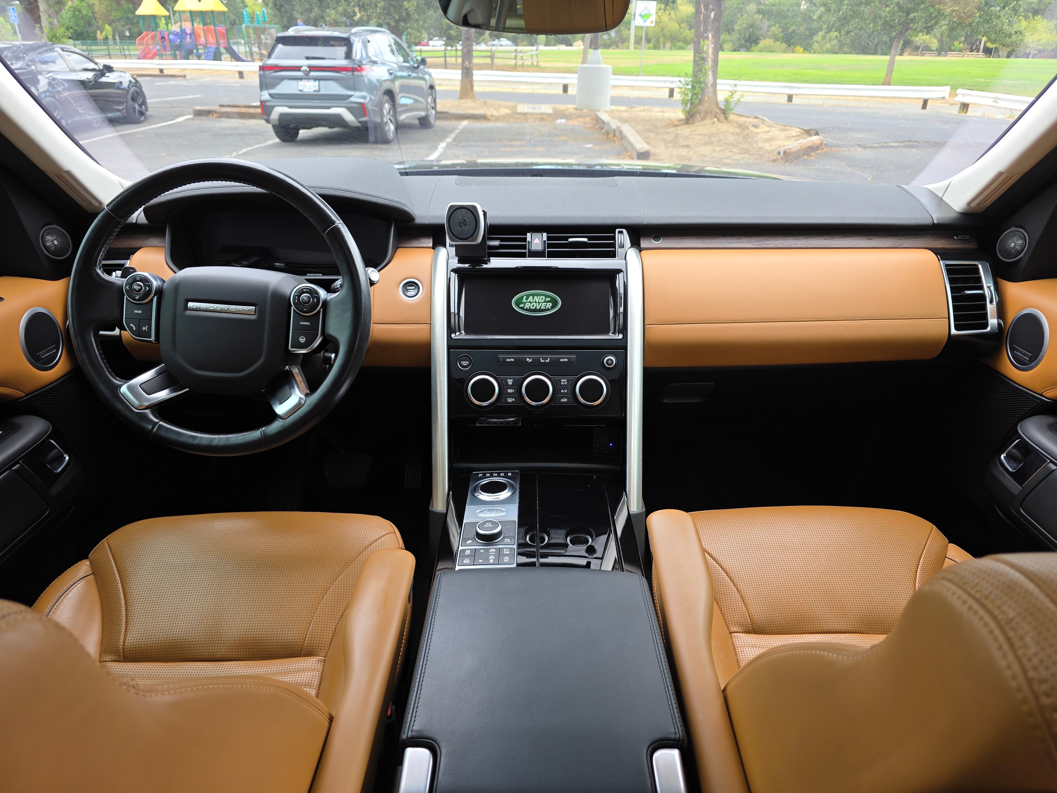 Used 2018 Land Rover Discovery HSE Luxury AWD/4WD image 22