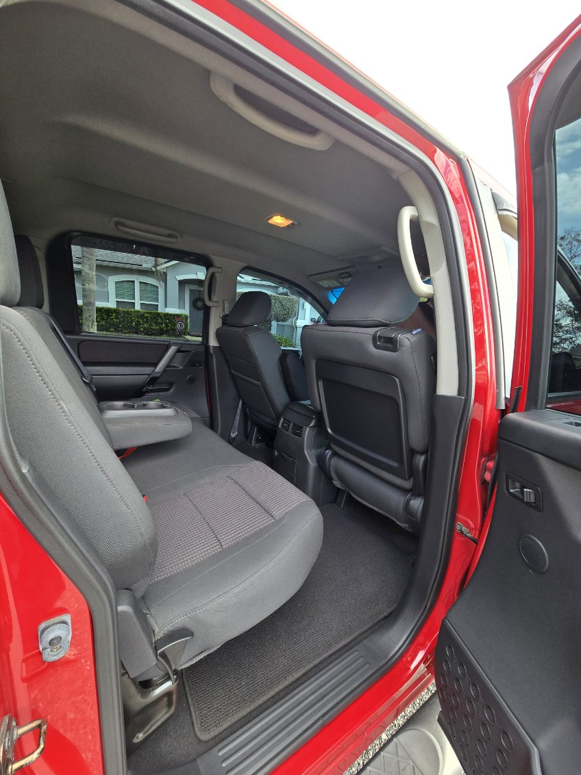 Used 2012 Nissan Titan SV w/ SV Value Truck Pkg RWD image 12