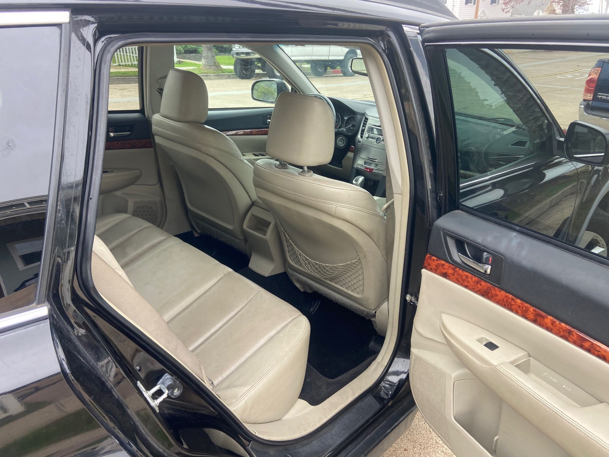 Used 2011 Subaru Outback 2.5i Limited w/ PWR Moonroof Pkg AWD/4WD image 8