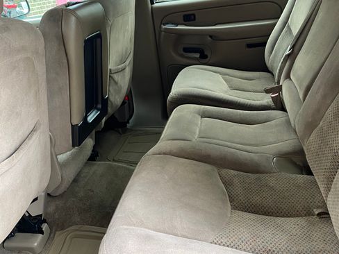 Used 2004 Chevrolet Suburban LS w/ Cargo Package AWD/4WD image 5