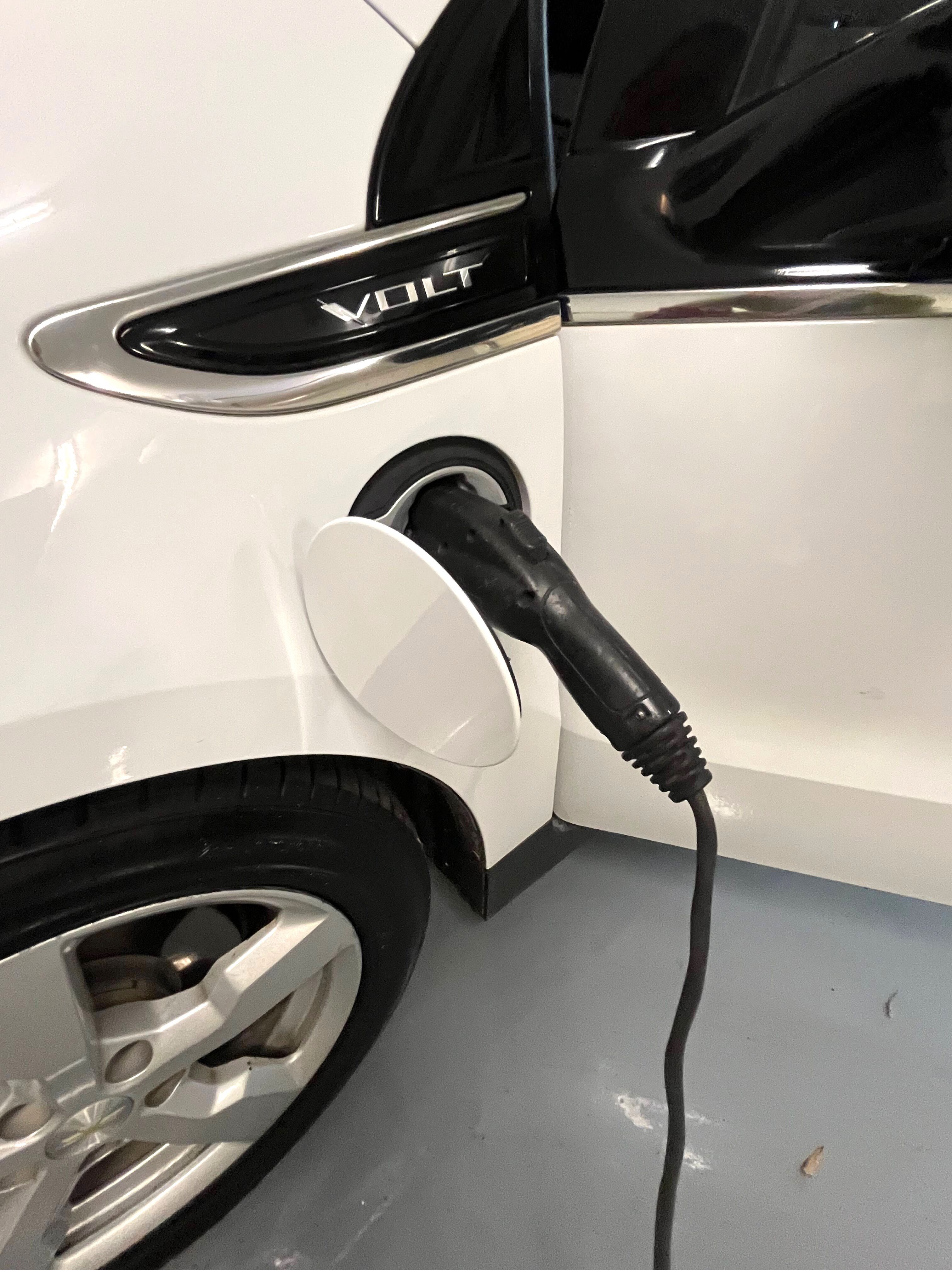 Used 2014 Chevrolet Volt w/ Enhanced Safety Package 1 FWD image 23