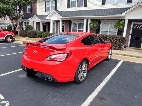 Used 2013 Hyundai Genesis 3.8 image 2