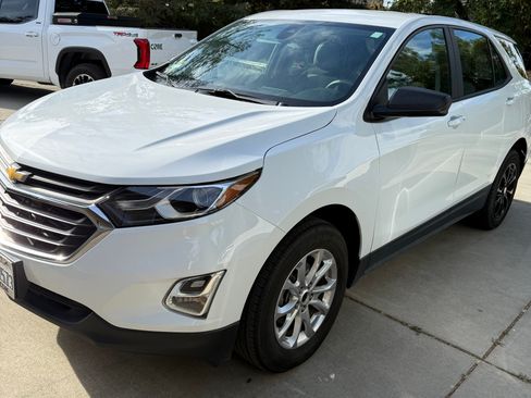 Used 2021 Chevrolet Equinox LS AWD/4WD image 4