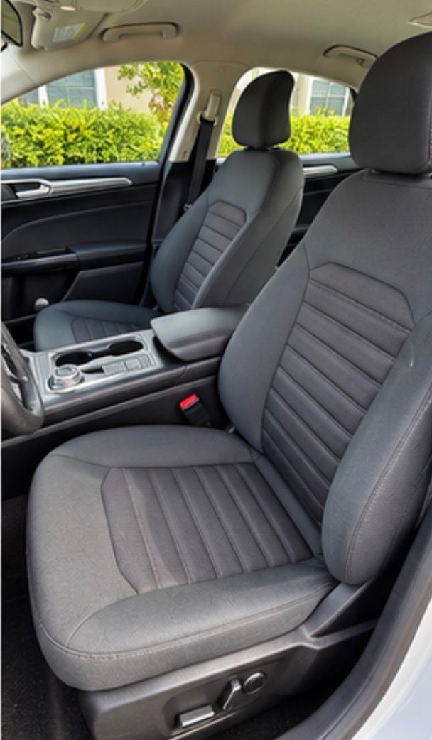 Used 2019 Ford Fusion SE FWD image 8
