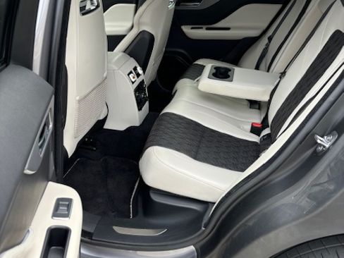 Used 2020 Jaguar F-PACE SVR image 5