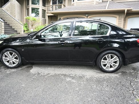 Used 2015 INFINITI Q40 AWD w/ Moonroof Package image 4