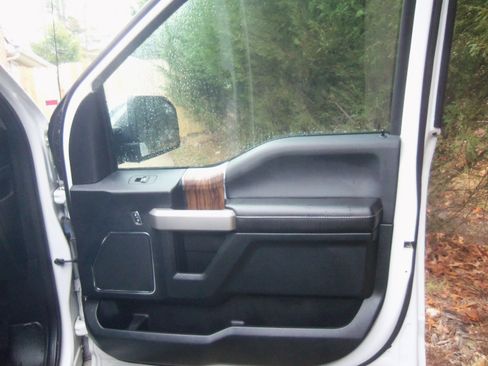 Used 2019 Ford F150 Lariat image 18