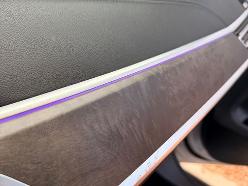 Used 2021 BMW X7 xDrive40i w/ M Sport Package AWD/4WD image 10