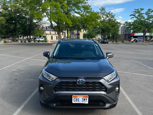 Used 2021 Toyota RAV4 XLE image 9