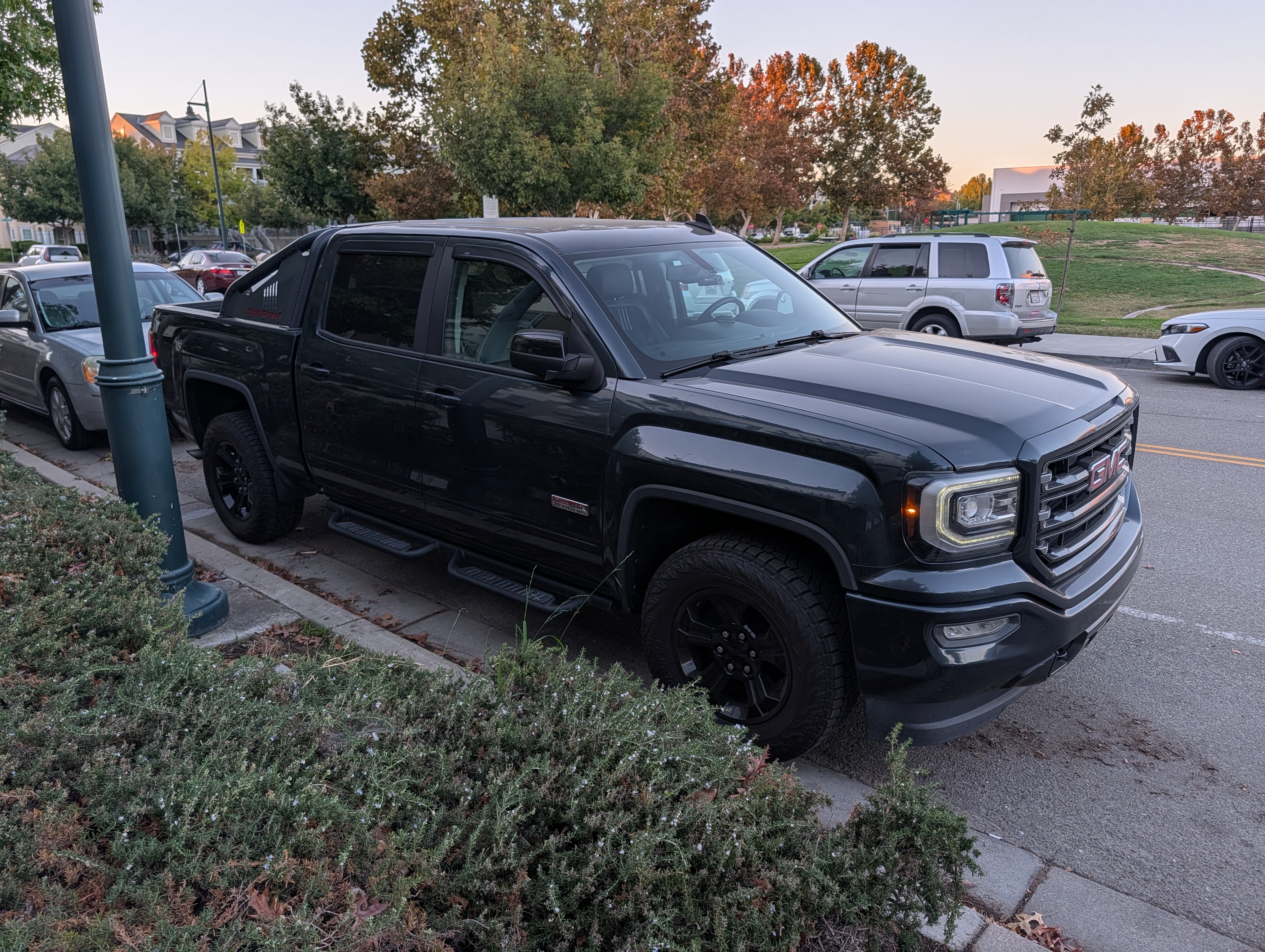 Used 2017 GMC Sierra 1500 SLT w/ All Terrain X Package AWD/4WD image 6