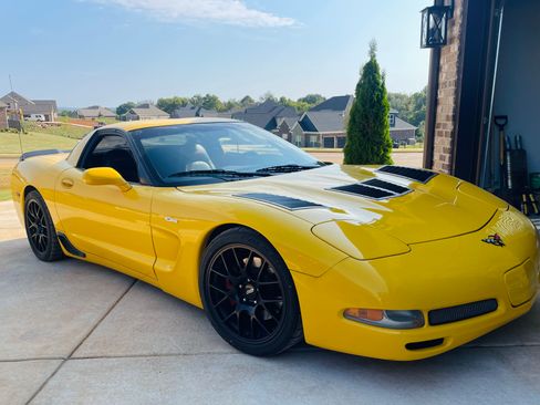 Used 2002 Chevrolet Corvette Z06 w/ Memory Pkg image 1