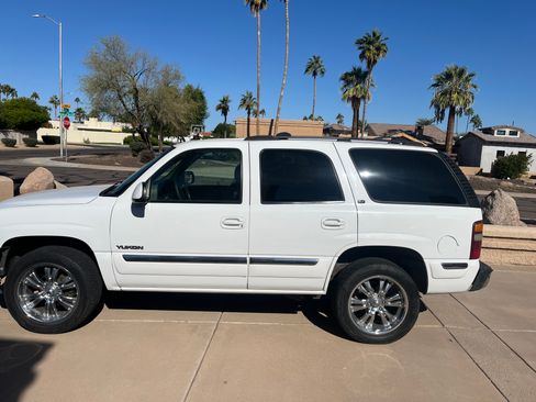 Used 2000 GMC Yukon SLT w/ SLT Marketing Opt Pkg image 2