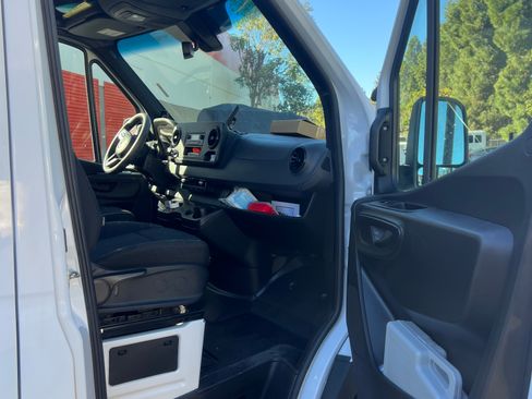 Used 2020 Mercedes-Benz Sprinter 2500 image 8
