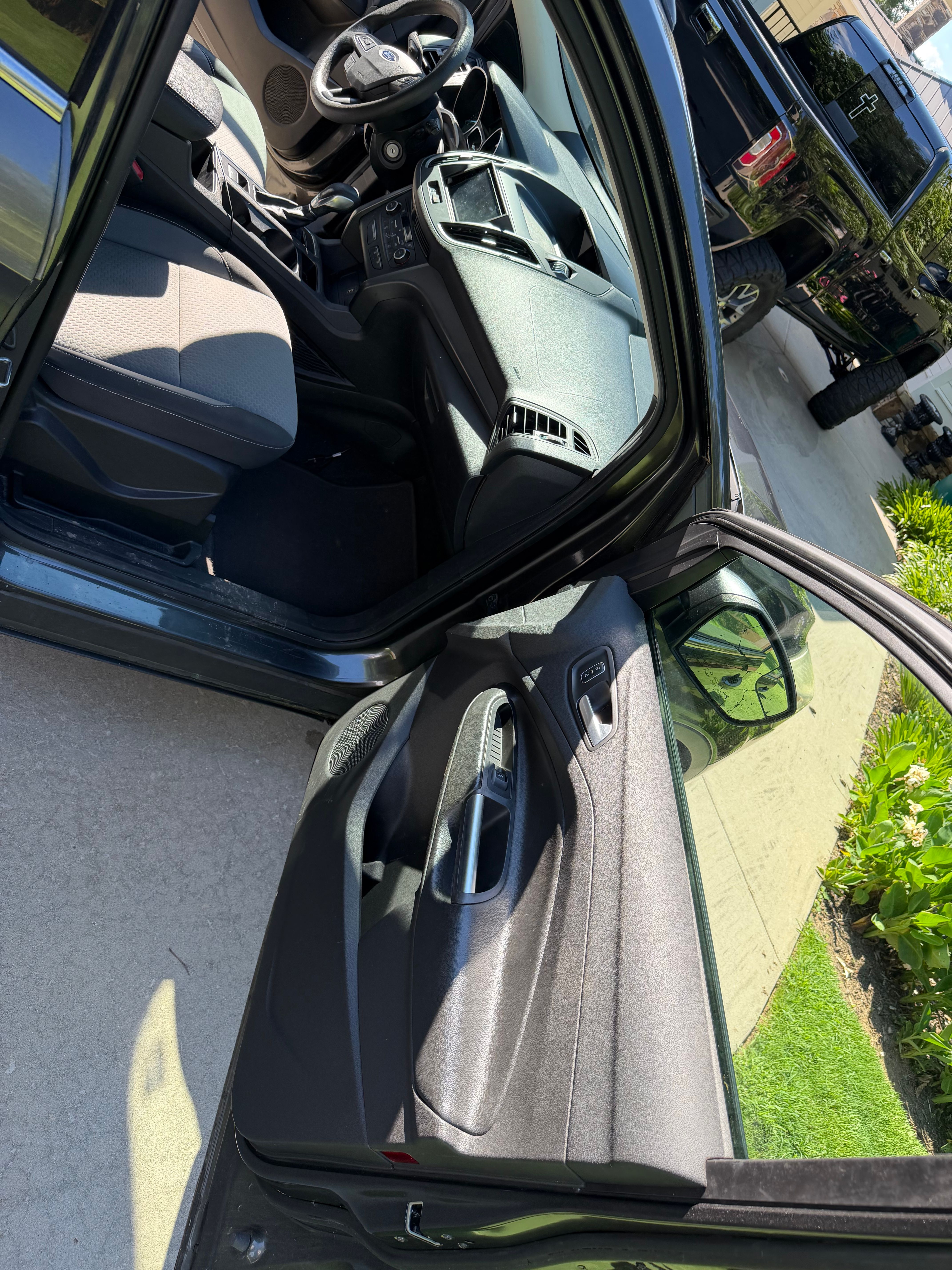 Used 2018 Ford Escape SE FWD image 10