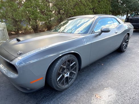 Used 2017 Dodge Challenger R/T w/ Quick Order Package 28P T/A image 1
