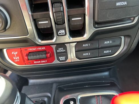 Used 2022 Jeep Gladiator Rubicon w/ LED Lighting Group AWD/4WD image 14