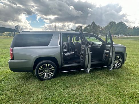 Used 2020 GMC Yukon XL Denali w/ Denali Premium Package image 5