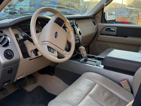 Used 2013 Ford Expedition XLT image 8