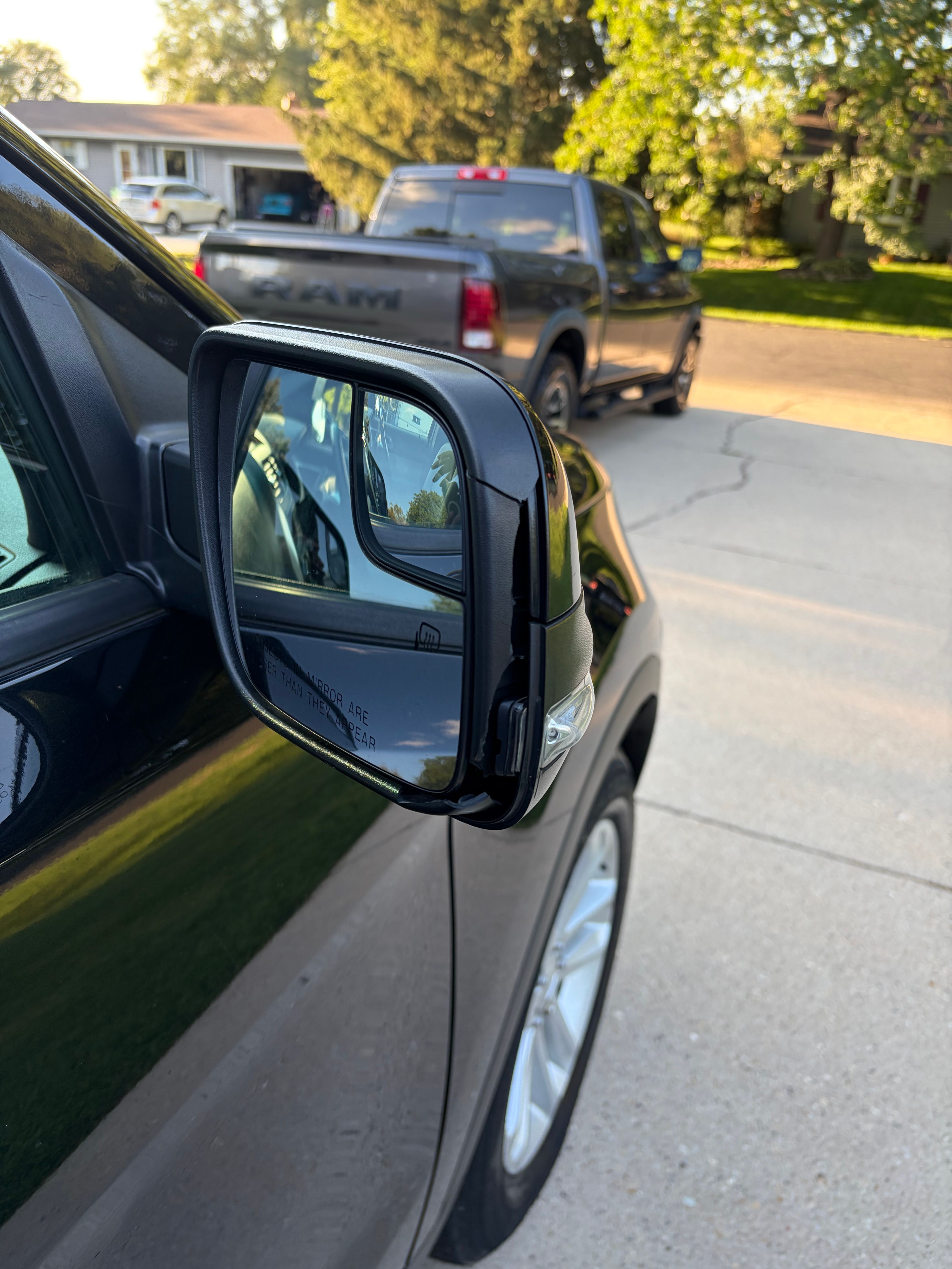 Used 2014 Ford Explorer XLT FWD image 2