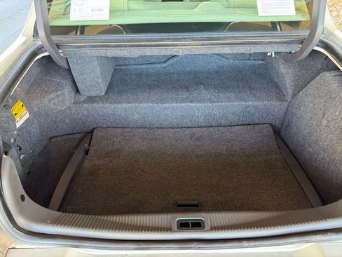 Used 2006 Lincoln Town Car Signature L image 16