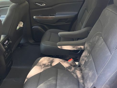 Used 2022 GMC Acadia SLE w/ Driver Convenience Package image 13