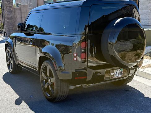 Used 2025 Land Rover Defender 90 X-Dynamic SE image 5