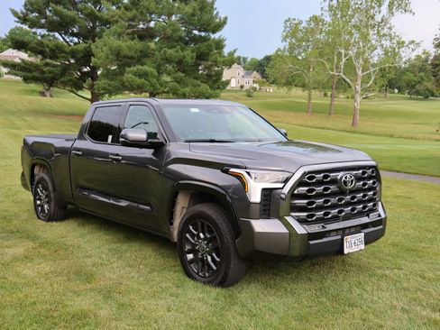 Used 2022 Toyota Tundra Platinum w/ Advanced Package AWD/4WD image 10